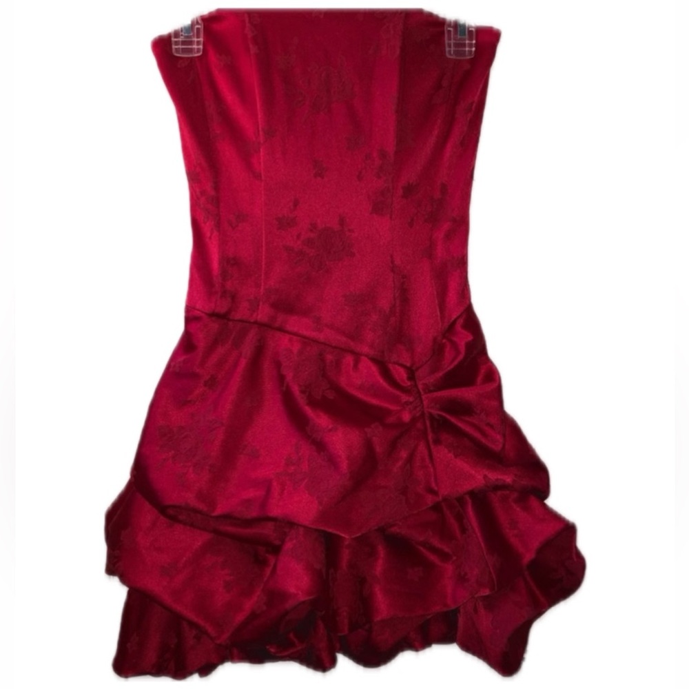 Elegant Red Strapless Dress